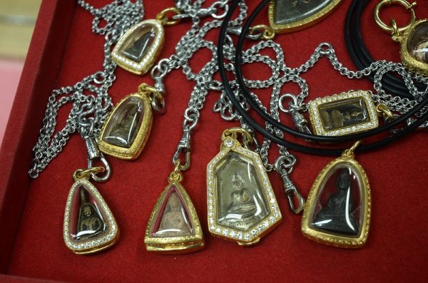 พระเครื่อง